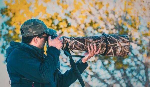 Image of a guy taking wildlife photographs