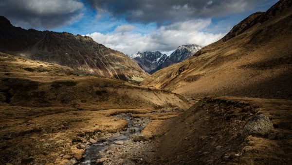 Diffused Light Picture of a valley