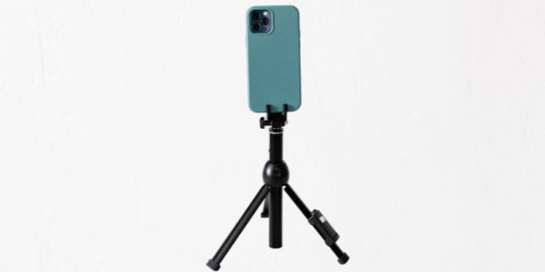 Image of an iphone on tripod