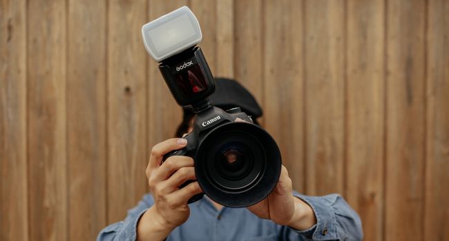 Godox Flash mounted on Canon Camera