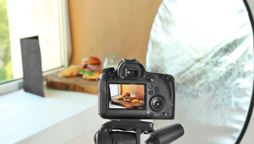 food photoshoot using reflector board