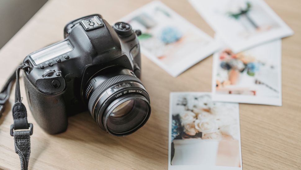 image of a dslr with some pictures