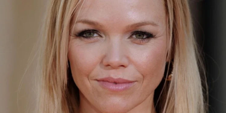 Lauren Bowles: True Blood Star and Sister to Julia Louis-Dreyfus